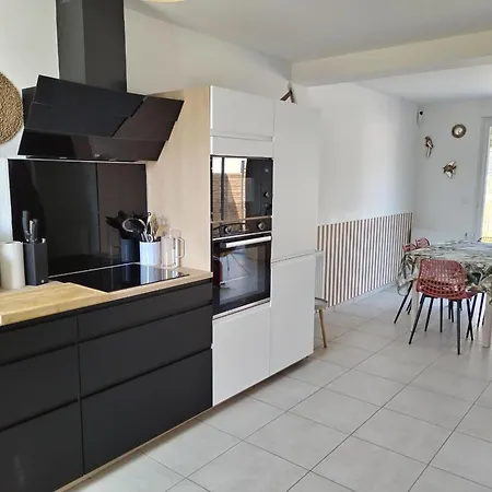 Hébergement de vacances Charmante Maison Neuve Au Coeur De *